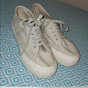 Reposhing: Women's Gray Canvas Sneakers